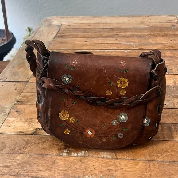 Unbranded Handbags - Vintage Shoulder Bag 8.5in Hand Tooled Braided Leather W/ Hand Painted Flowers